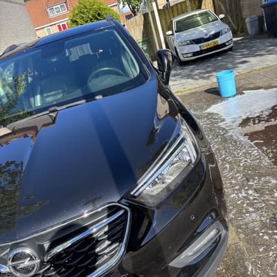Schone Opel Mokka vooraanzicht